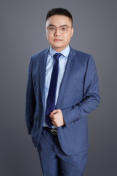 武汉执业律师易鑫